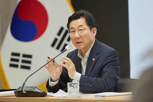 박경귀 아산시장이 민선8기 첫 확대간부회의를 주재하고 있다.