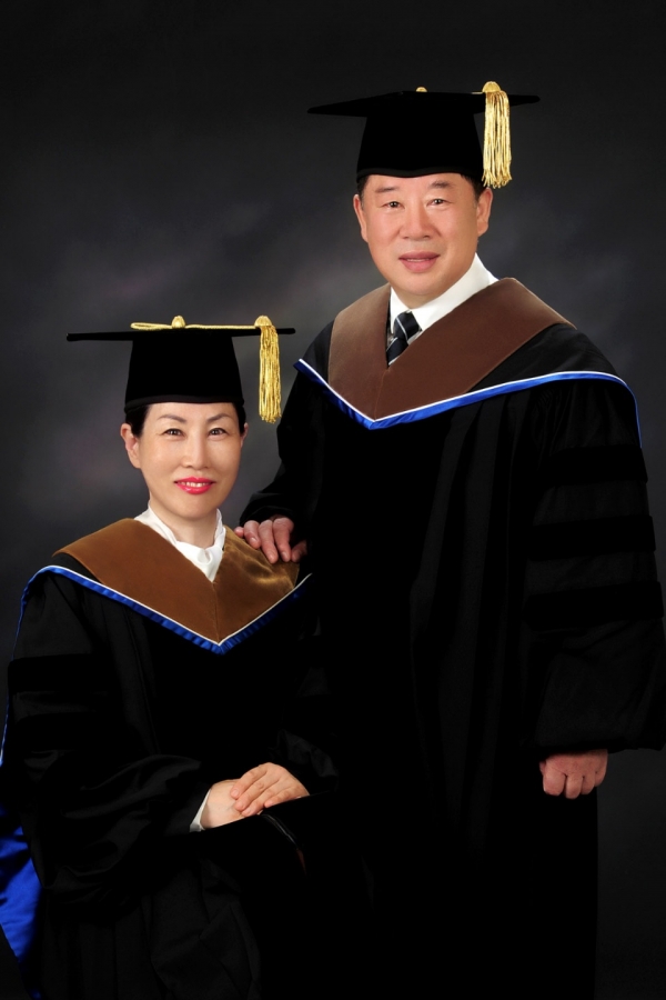 (왼쪽부터)고삼숙·김정배 부부 박사 명인<br>