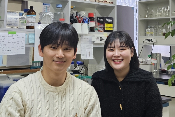 (왼쪽부터) 김승환정경민 학부생